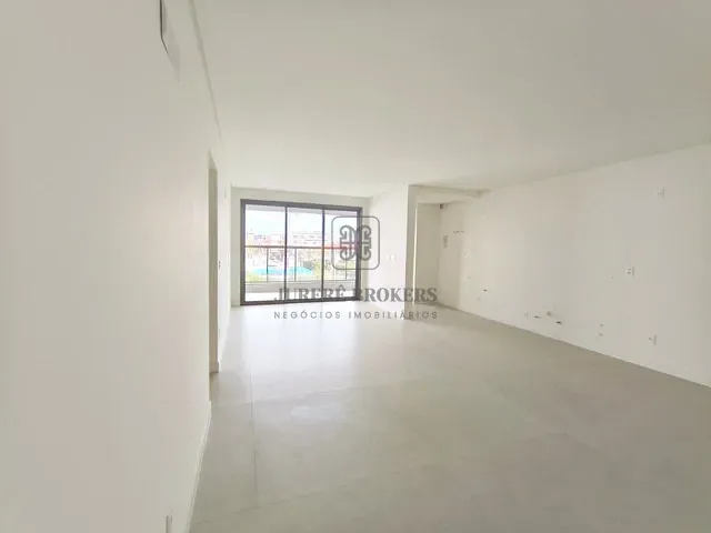 Apartamento 3 quartos e 4 banheiros, à venda, no bairro Jurerê em Florianópolis