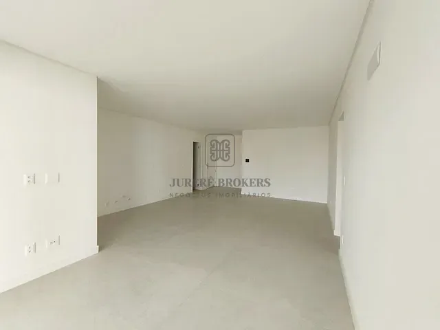 Apartamento 3 quartos e 4 banheiros, à venda, no bairro Jurerê em Florianópolis