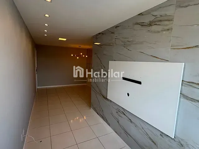 Apartamento 2 quartos e 2 banheiros, à venda ou para alugar, no bairro Pitangueiras em Lauro de Freitas