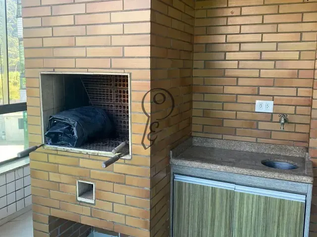 Apartamento 2 quartos e 2 banheiros, à venda ou para alugar, no bairro Solemar em Praia Grande