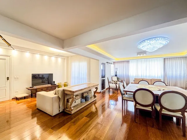 Apartamento com 300m² 2 quartos e 4 banheiros, à venda, no bairro Centro em Londrina