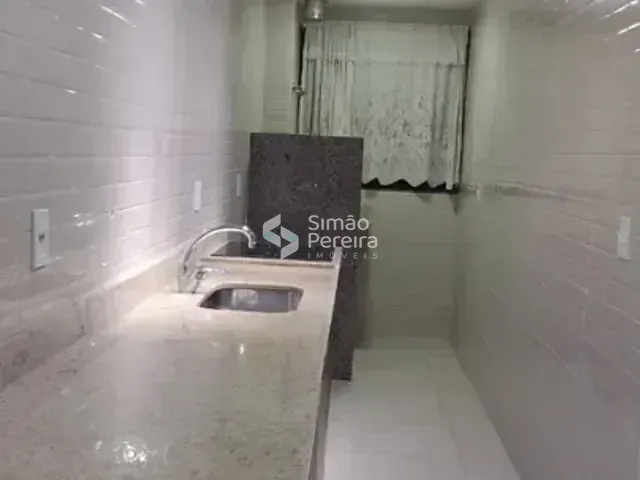 Apartamento 2 quartos e 2 banheiros, à venda, no bairro Samambaia em Petrópolis