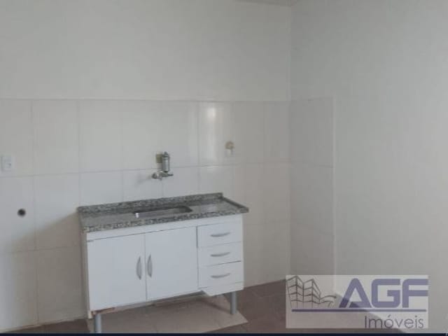 Kitnet com 33m², para alugar, no bairro Centro em Diadema