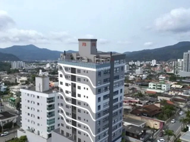 Apartamento com 101m² 2 quartos e 3 banheiros, à venda, no bairro Centro em Camboriú