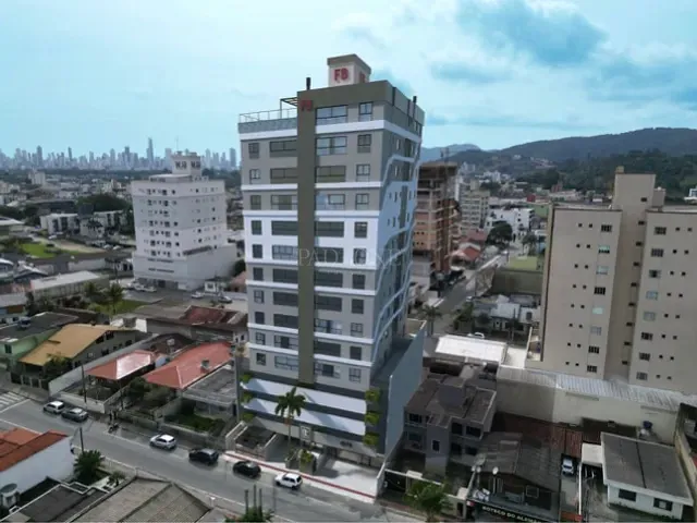 Apartamento com 101m² 2 quartos e 3 banheiros, à venda, no bairro Centro em Camboriú