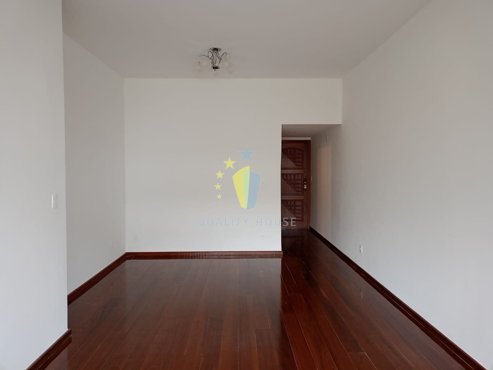 Apartamento para alugar com 3 quartos, 105m² - Foto 2