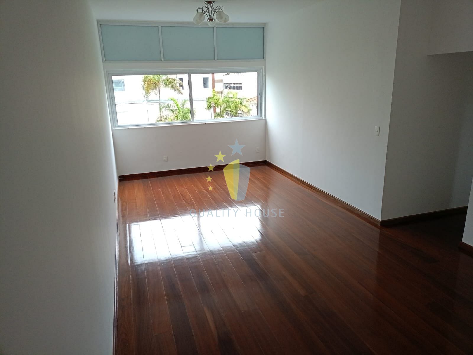 Apartamento para alugar com 3 quartos, 105m² - Foto 1