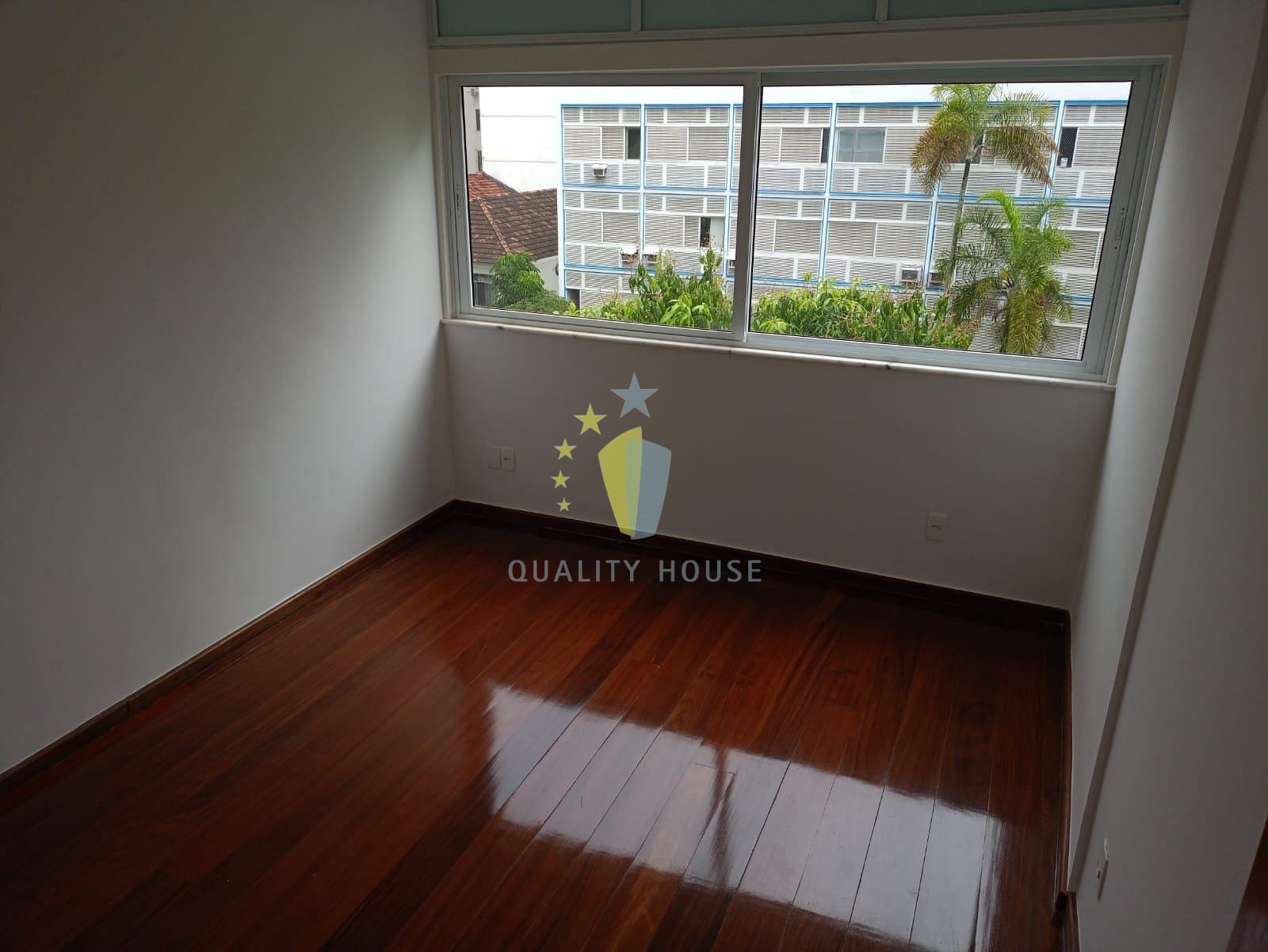 Apartamento para alugar com 3 quartos, 105m² - Foto 10