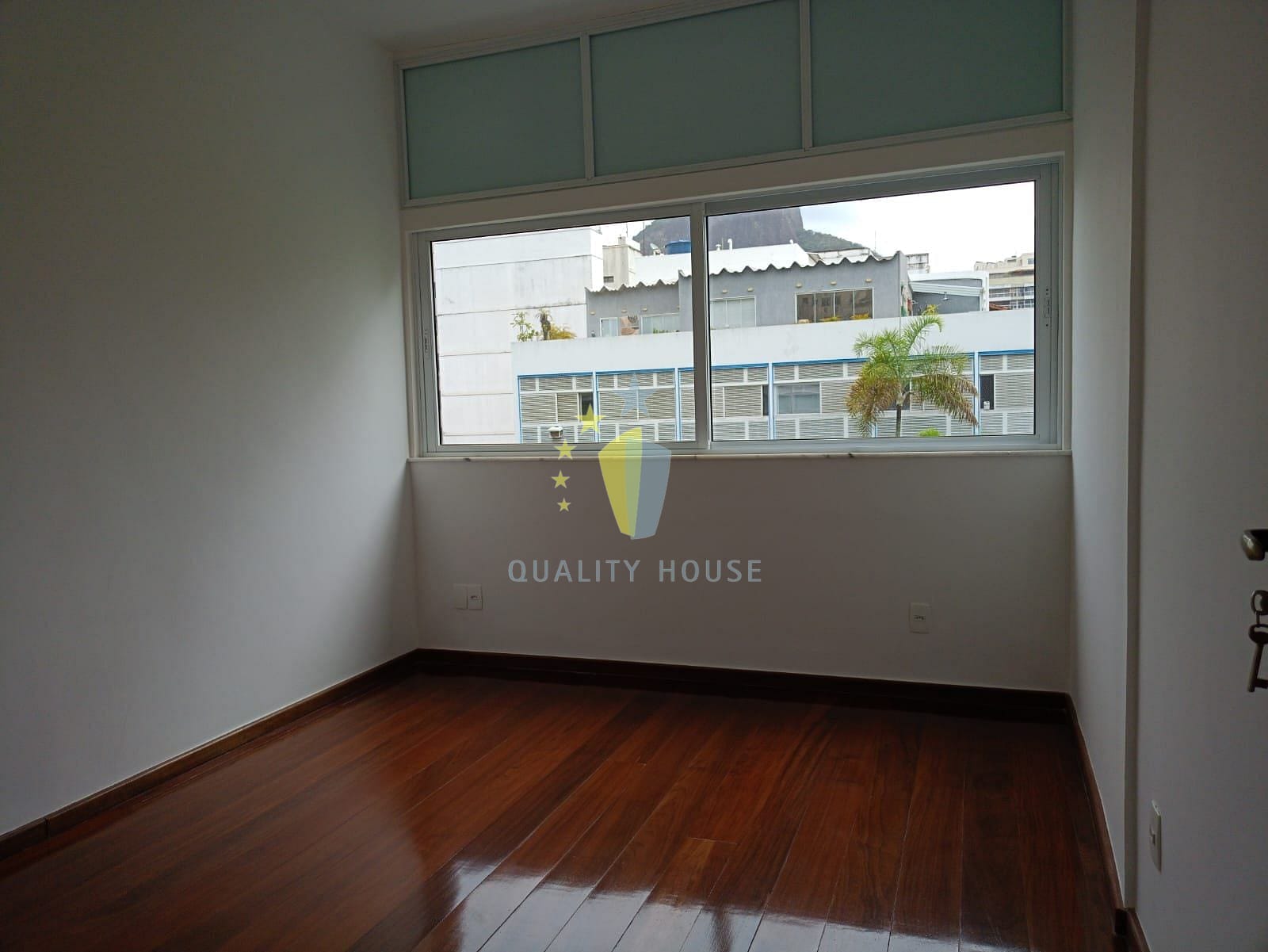 Apartamento para alugar com 3 quartos, 105m² - Foto 11