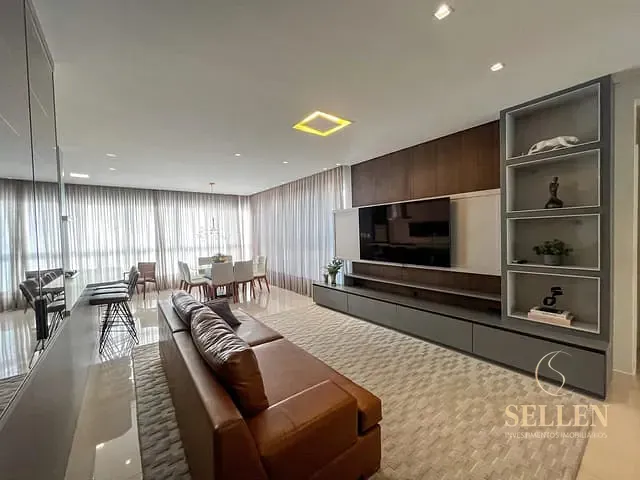 Apartamento com 176m² 3 quartos e 5 banheiros, à venda, no bairro Centro em Balneário Camboriú