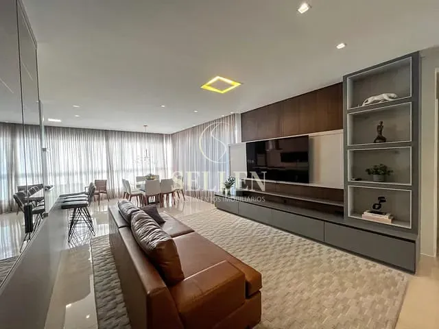 Apartamento com 176m² 3 quartos e 5 banheiros, à venda, no bairro Centro em Balneário Camboriú