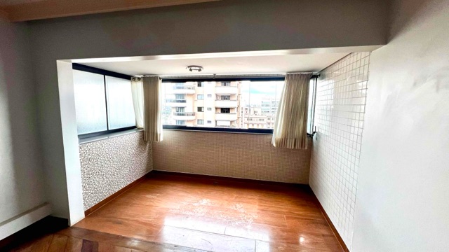 Apartamento com 257m² 4 quartos e 5 banheiros, à venda, no bairro Centro em Londrina
