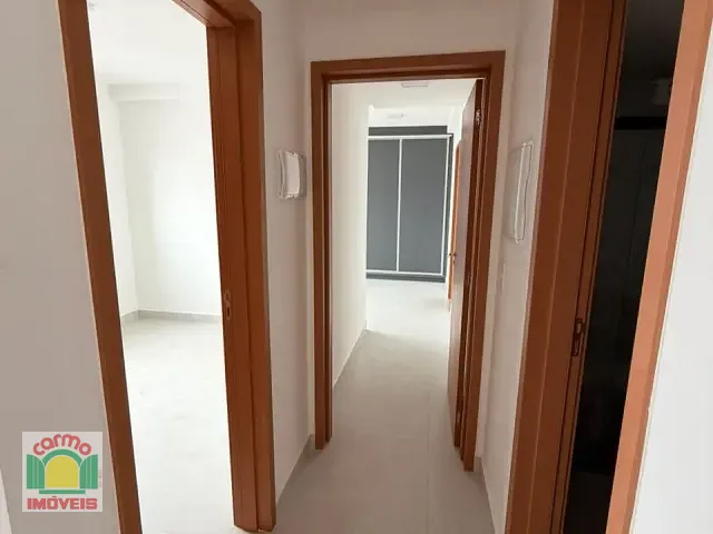 Apartamento 2 quartos e 2 banheiros, para alugar, no bairro Maracananzinho em Anápolis