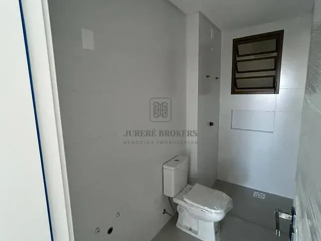 Apartamento 1 quarto e 2 banheiros, à venda, no bairro Jurerê em Florianópolis