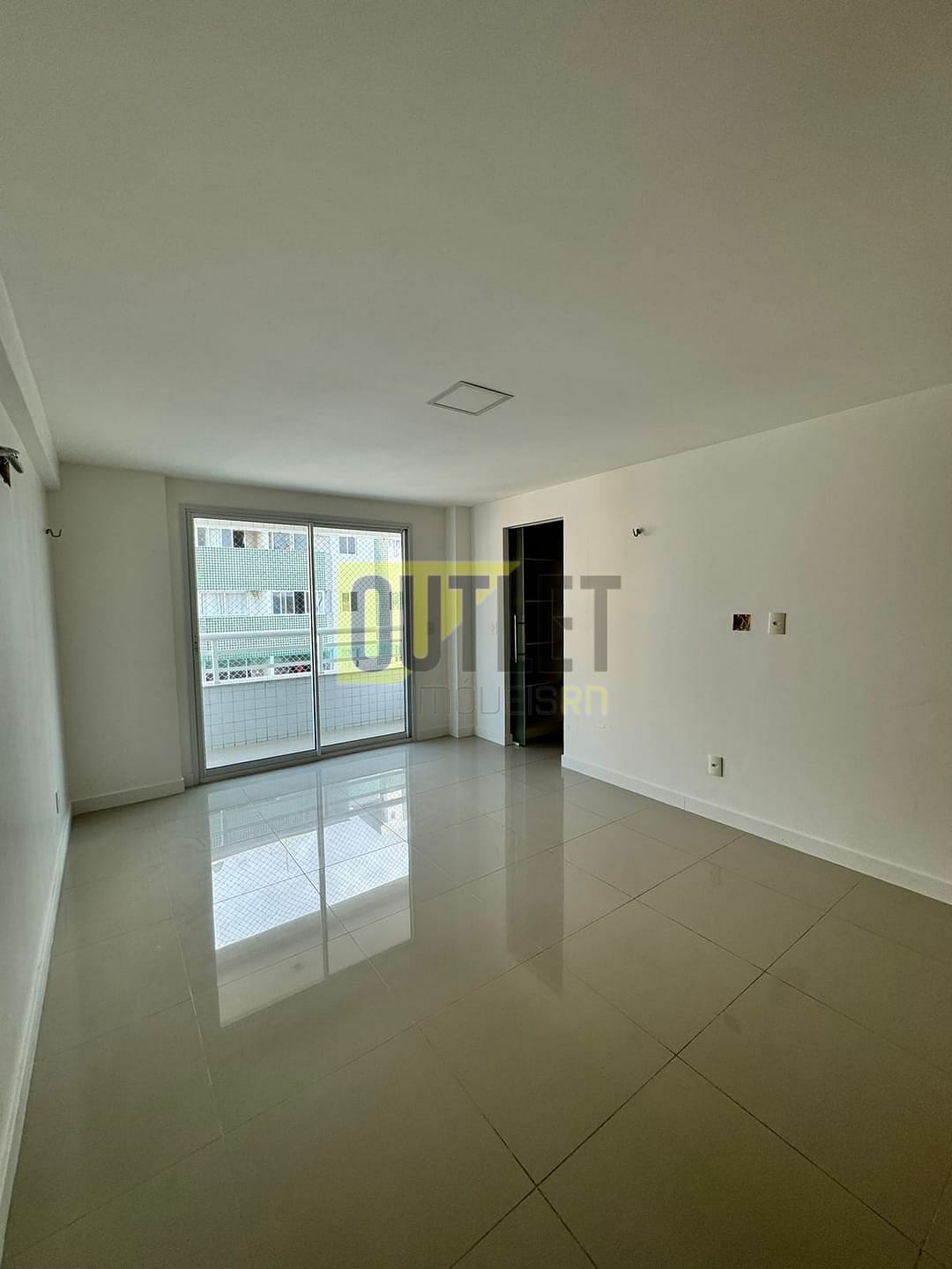 Apartamento à venda com 3 quartos, 142m² - Foto 2