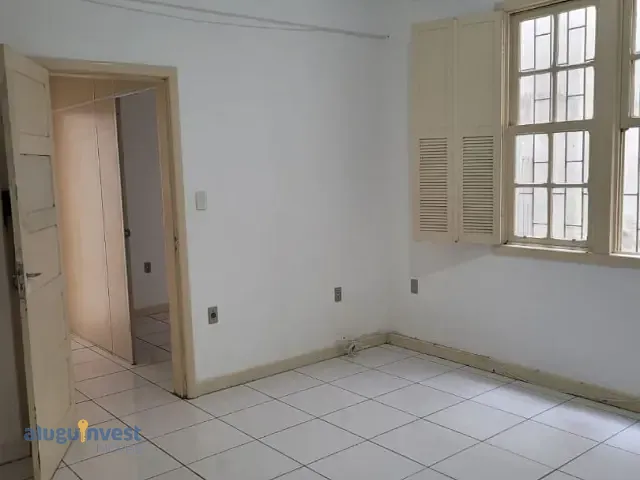 Apartamento 4 quartos e 2 banheiros, para alugar, no bairro Centro em Florianópolis
