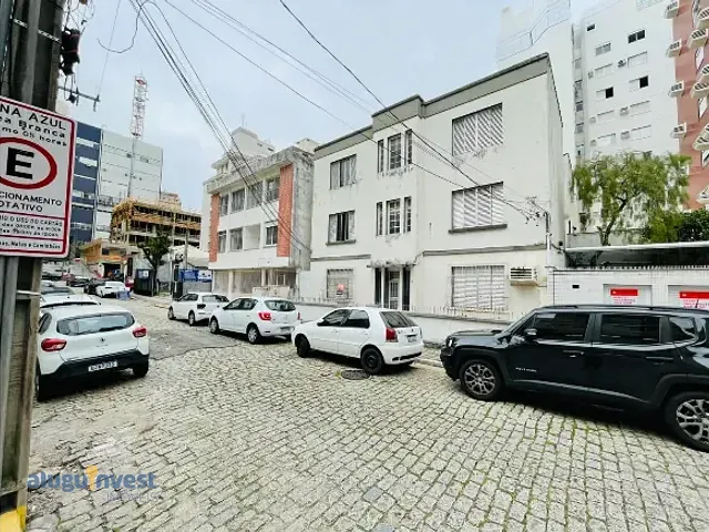 Apartamento 4 quartos e 2 banheiros, para alugar, no bairro Centro em Florianópolis