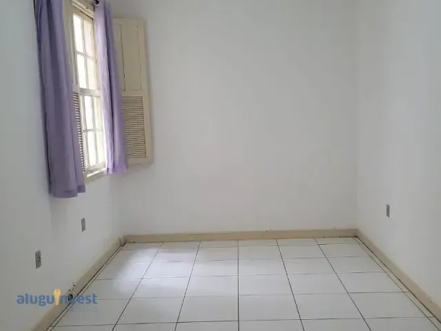 Apartamento 4 quartos e 2 banheiros, para alugar, no bairro Centro em Florianópolis