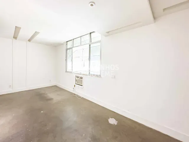 Apartamento com 73m² 3 quartos e 2 banheiros, à venda ou para alugar, no bairro Leme em Rio de Janeiro