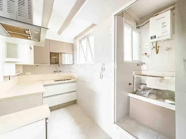 Apartamento com 73m² 3 quartos e 2 banheiros, à venda ou para alugar, no bairro Leme em Rio de Janeiro