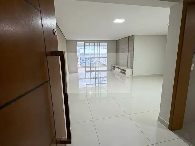Apartamento 3 quartos e 2 banheiros, para alugar, no bairro Centro em Rolândia
