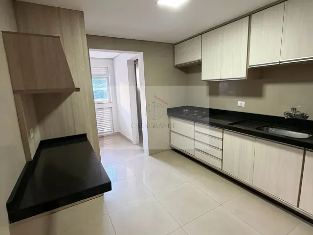 Apartamento 3 quartos e 2 banheiros, para alugar, no bairro Centro em Rolândia