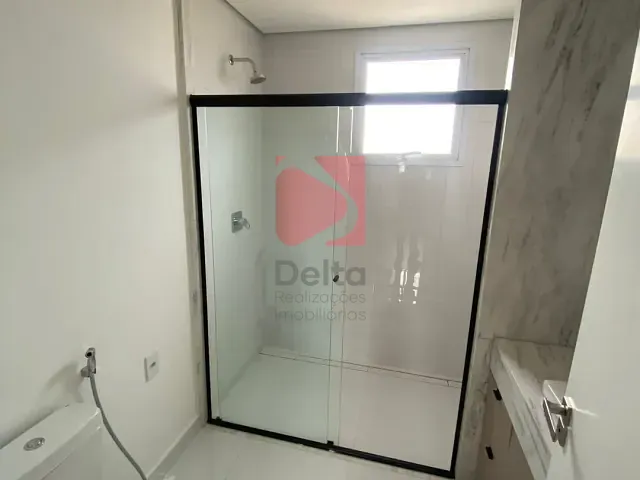 Apartamento 4 quartos e 6 banheiros, para alugar, no bairro Centro em Pirassununga