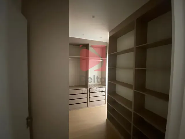 Apartamento 4 quartos e 6 banheiros, para alugar, no bairro Centro em Pirassununga