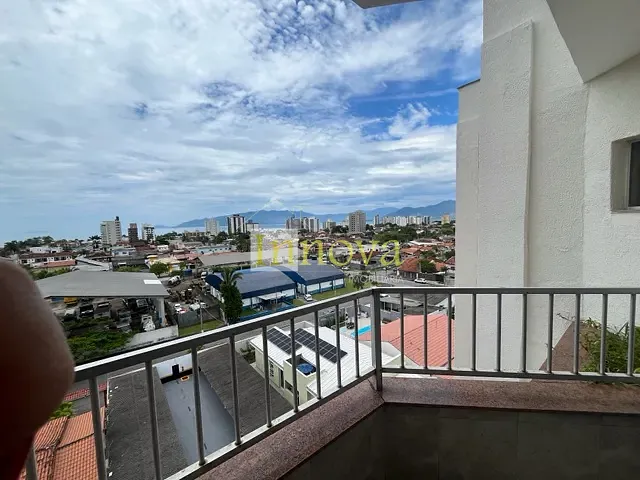 Apartamento 3 quartos e 3 banheiros, à venda ou para alugar, no bairro Parque Balneário Poiares em Caraguatatuba