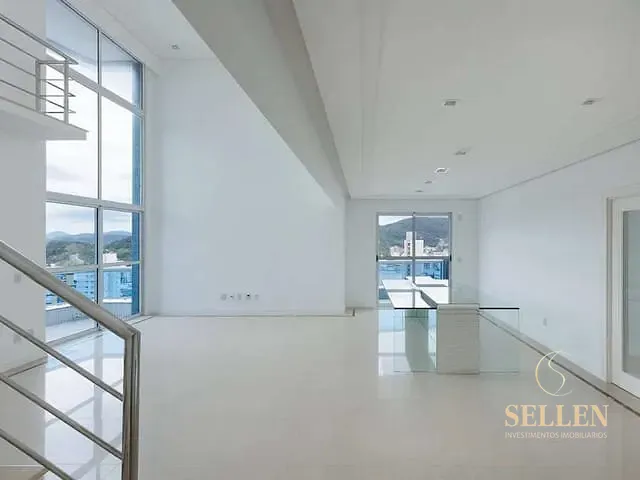 Apartamento com 429m² 2 quartos e 3 banheiros, à venda, no bairro Centro em Balneário Camboriú