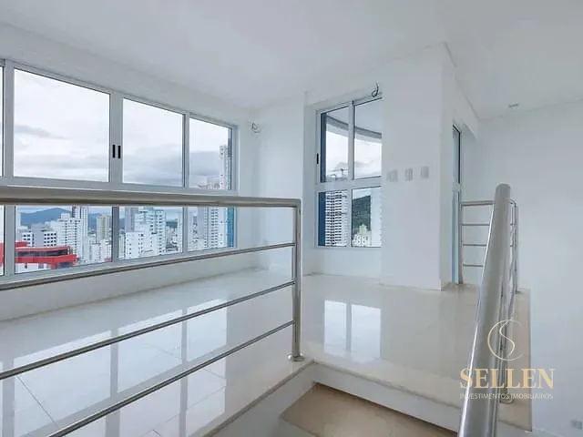 Apartamento com 429m² 2 quartos e 3 banheiros, à venda, no bairro Centro em Balneário Camboriú