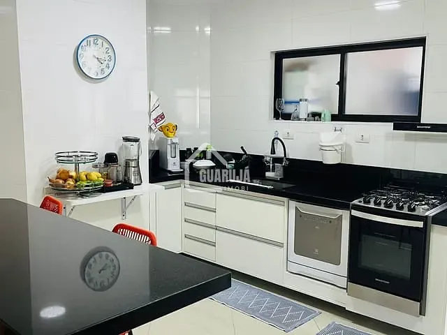 Apartamento com 155m² 4 quartos e 5 banheiros, à venda ou para alugar, no bairro Pitangueiras em Guarujá