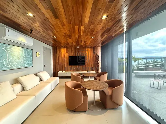 Apartamento 3 quartos e 3 banheiros, à venda, no bairro Jurerê em Florianópolis