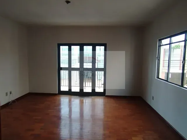Apartamento 3 quartos e 2 banheiros, para alugar, no bairro Centro em Rolândia