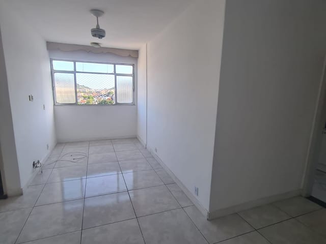Apartamento com 60m² 2 quartos e 2 banheiros, para alugar, no bairro Praça Seca em Rio de Janeiro