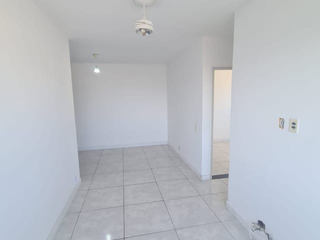 Apartamento com 60m² 2 quartos e 2 banheiros, para alugar, no bairro Praça Seca em Rio de Janeiro