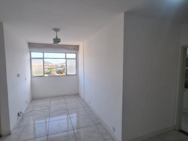 Apartamento com 60m² 2 quartos e 2 banheiros, para alugar, no bairro Praça Seca em Rio de Janeiro