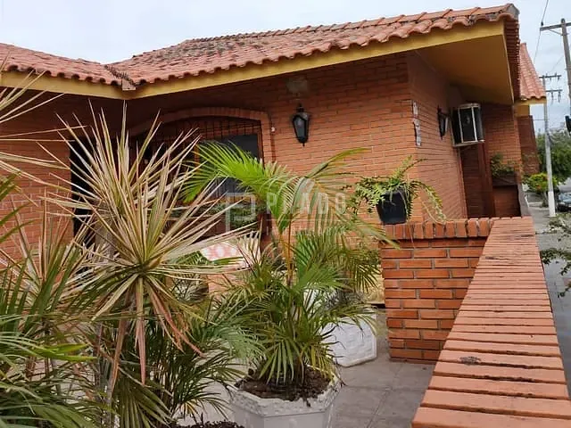 Casa com 229m² 3 quartos e 3 banheiros, à venda, no bairro Centro em Pelotas