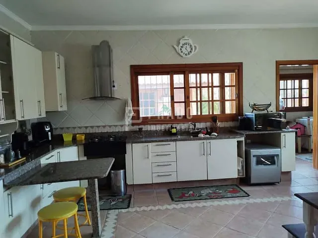 Casa com 229m² 3 quartos e 3 banheiros, à venda, no bairro Centro em Pelotas