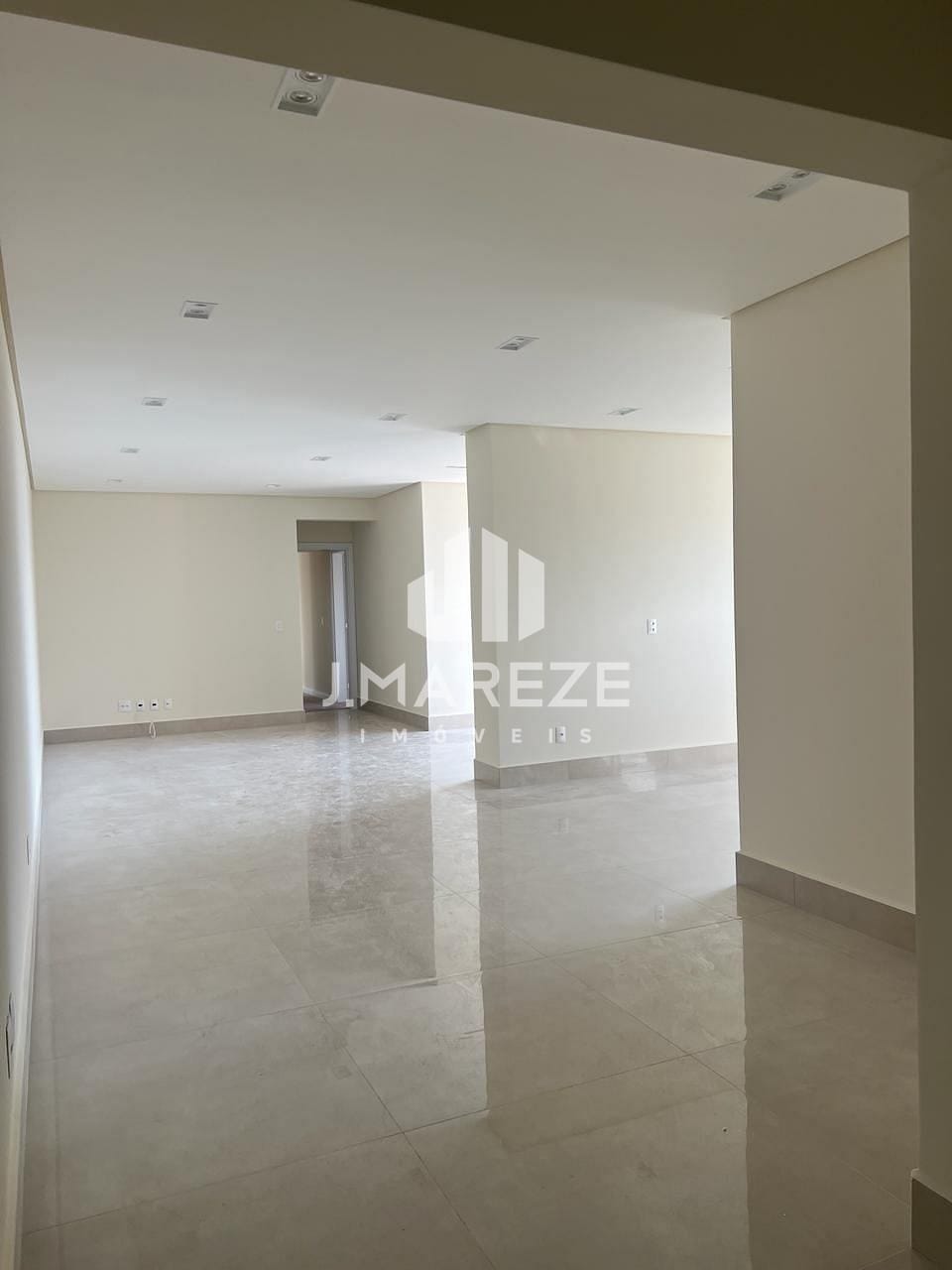 Apartamento à venda com 3 quartos, 137m² - Foto 4