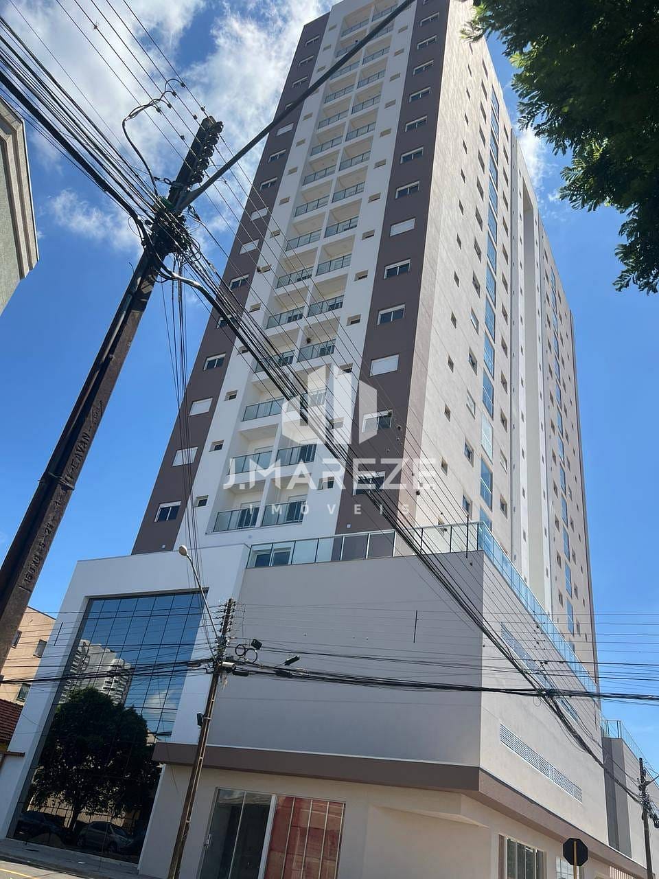 Apartamento à venda com 3 quartos, 137m² - Foto 2