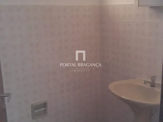 Apartamento com 70m² 2 quartos e 2 banheiros, para alugar, no bairro Centro em Bragança Paulista