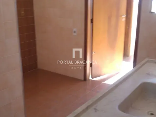 Apartamento com 70m² 2 quartos e 2 banheiros, para alugar, no bairro Centro em Bragança Paulista