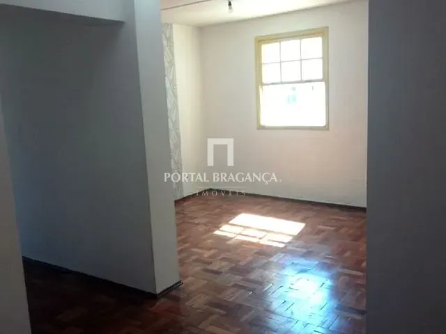 Apartamento com 70m² 2 quartos e 2 banheiros, para alugar, no bairro Centro em Bragança Paulista