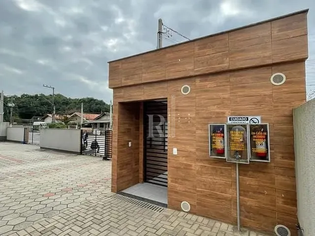 Apartamento 2 quartos e 1 banheiro, para alugar, no bairro Centro em Tijucas