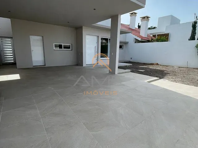 Casa 3 quartos e 4 banheiros, à venda, no bairro Laranjal em Pelotas