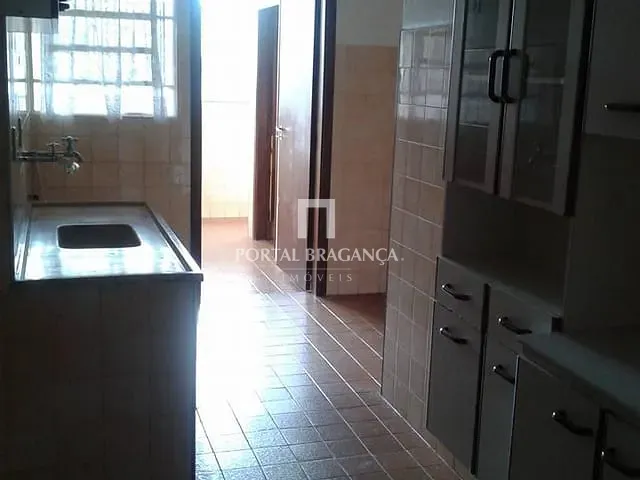 Apartamento com 88m² 3 quartos e 2 banheiros, para alugar, no bairro Centro em Bragança Paulista