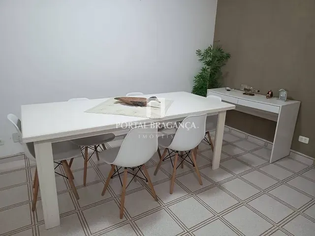 Apartamento 2 quartos e 2 banheiros, à venda, no bairro Jardim Astúrias em Guarujá