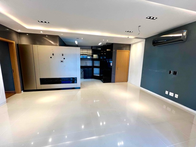 Apartamento com 178m² 3 quartos e 2 banheiros, à venda, no bairro Gleba Fazenda Palhano em Londrina