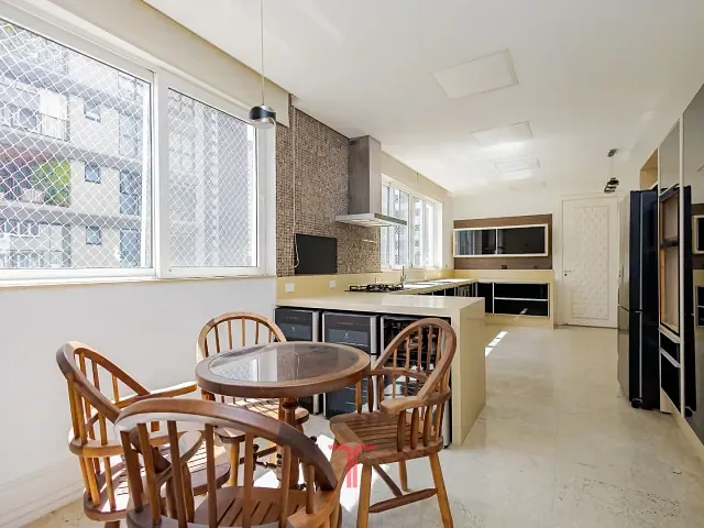 Apartamento com 28m² 1 quarto e 1 banheiro, para alugar, no bairro Novo Mundo em Curitiba